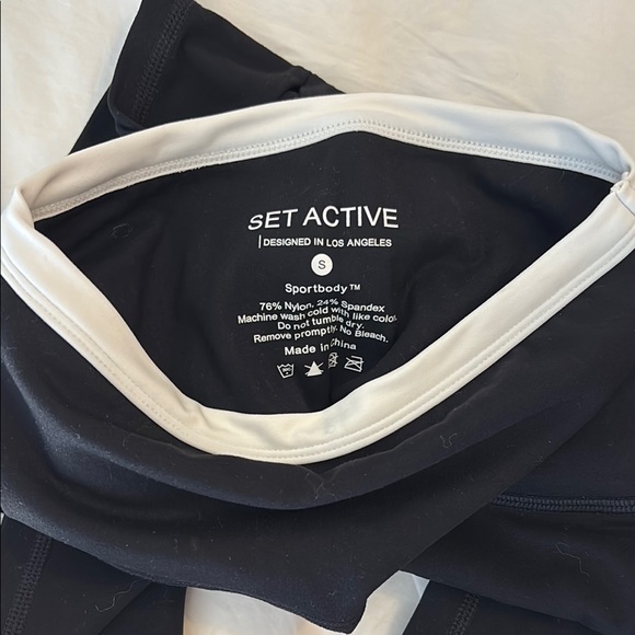 Set Active Sportbody Black and White Sports Bra - Picture 3 of 4
